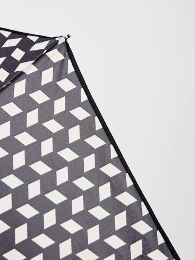 paraguas-plegable-automatico-blanco-negro-geometrico-3